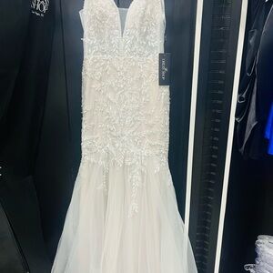 Elegant White Wedding Dress